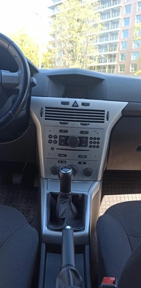 Opel Astra cena 14800 przebieg: 123000, rok produkcji 2009 z Gdynia małe 781